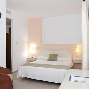 Hostel Doña Lola Marina